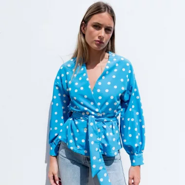 Blusa Lunares Cruzada Con Cinturon