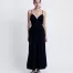 vestido_negro_largo_escote_1.jpg