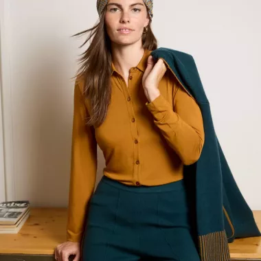 Camisa elástica y suave de bambú Ocre o Negra - Surkana